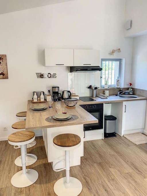Les Penates Du Pastel - Jardin & Terrasse Apartment *